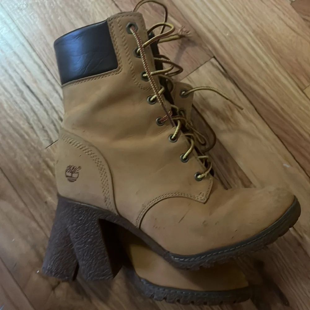 Timberland 5.5 women’s work boots nyc style laced up euc heeled - Picture 6 of 7